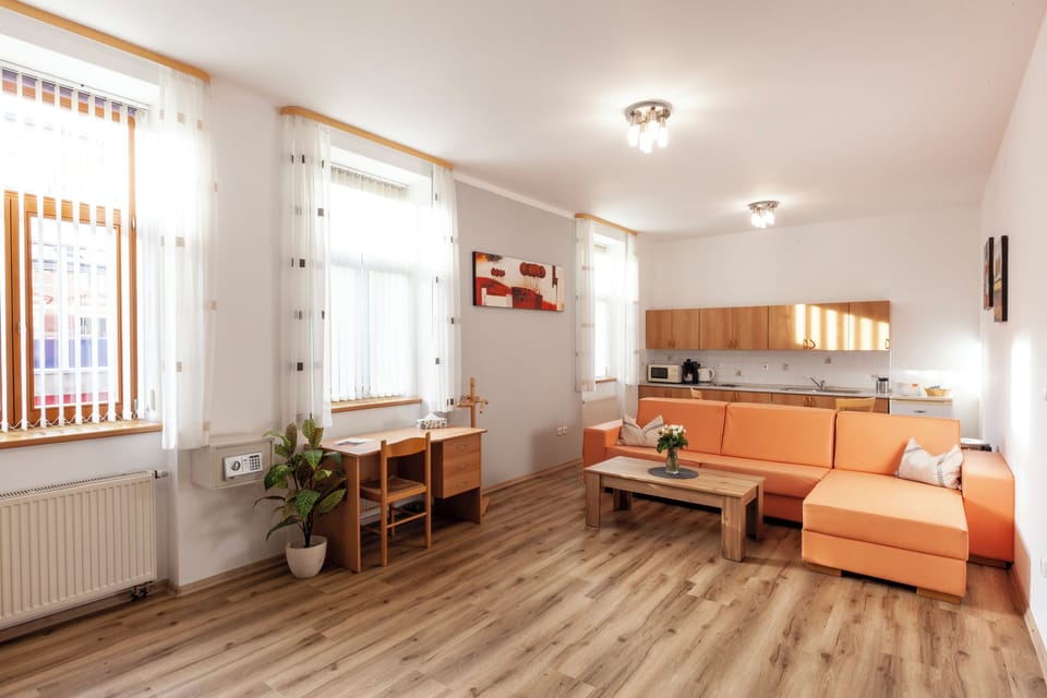 Apartment (4) | Private kitchen | Fridge, microwave, coffee/tea maker, electric kettle