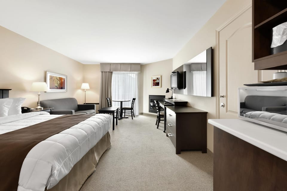Premium bedding, desk, blackout drapes, soundproofing