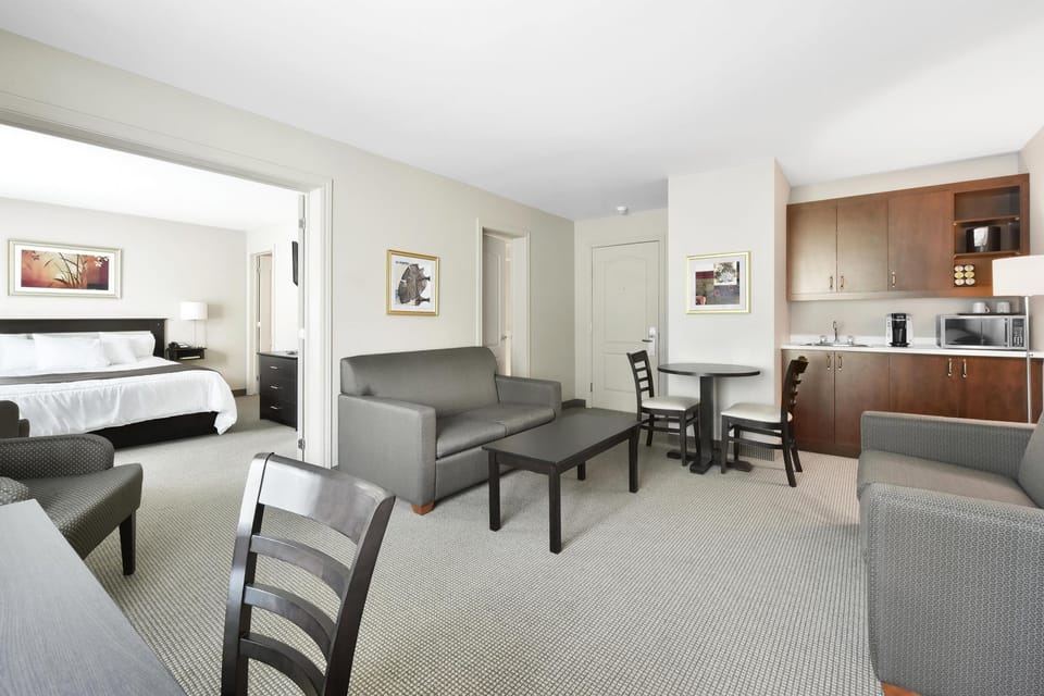 Premium bedding, desk, blackout drapes, soundproofing