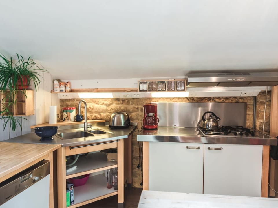 Cottage | Private kitchen | Fridge, microwave, stovetop, dishwasher