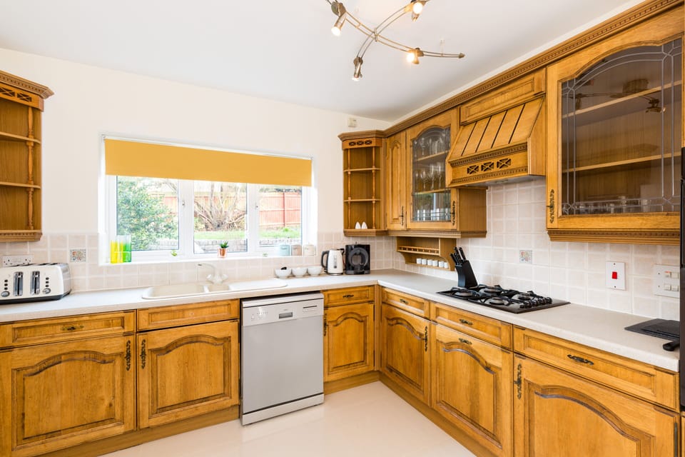House, Private Bathroom (4 Bed  Nec/Bhx/Snowdome) | Private kitchen | Highchair