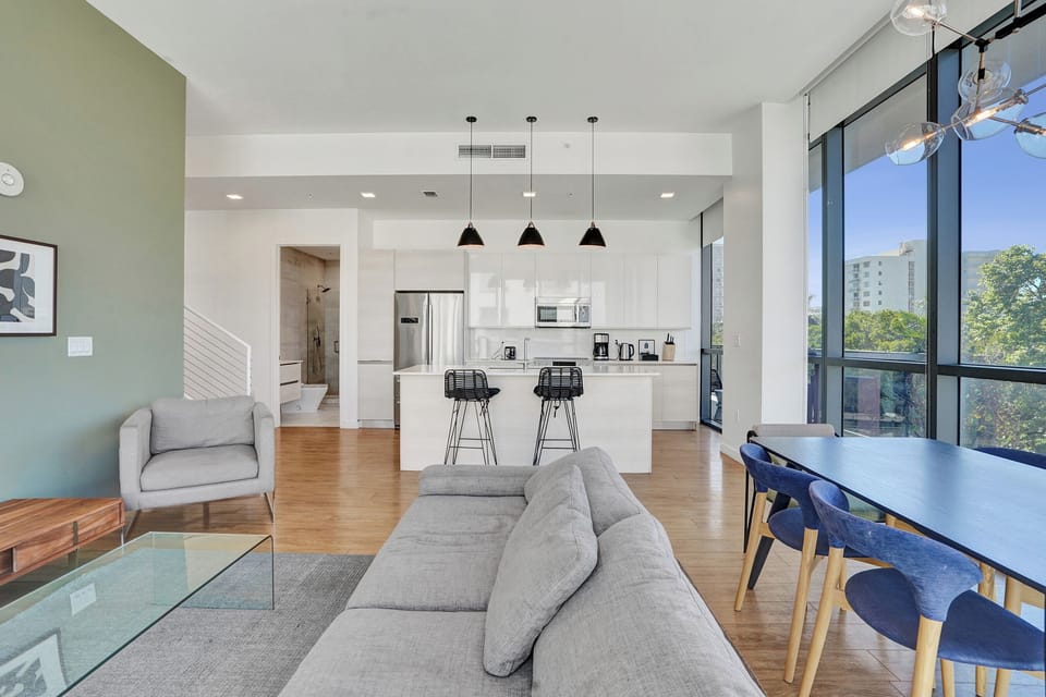 Panoramic Apartment, 3 Bedrooms, Kitchen, City View | Living area | Flat-screen TV
