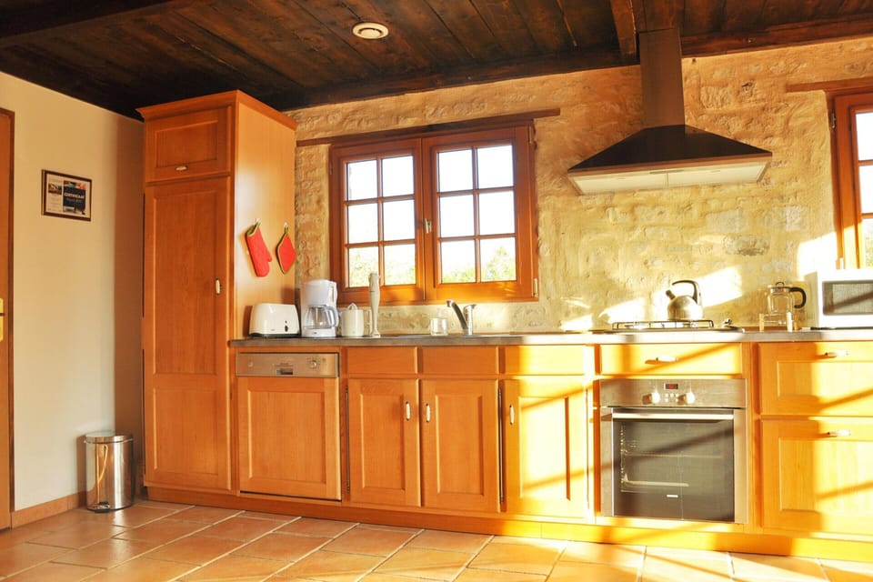 Cottage | Private kitchen | Microwave, stovetop, dishwasher, highchair