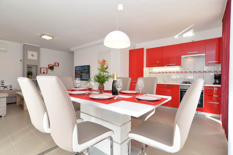 Standard Apartment, 2 Bedrooms (20342) | Private kitchen | Fridge, microwave, oven, stovetop