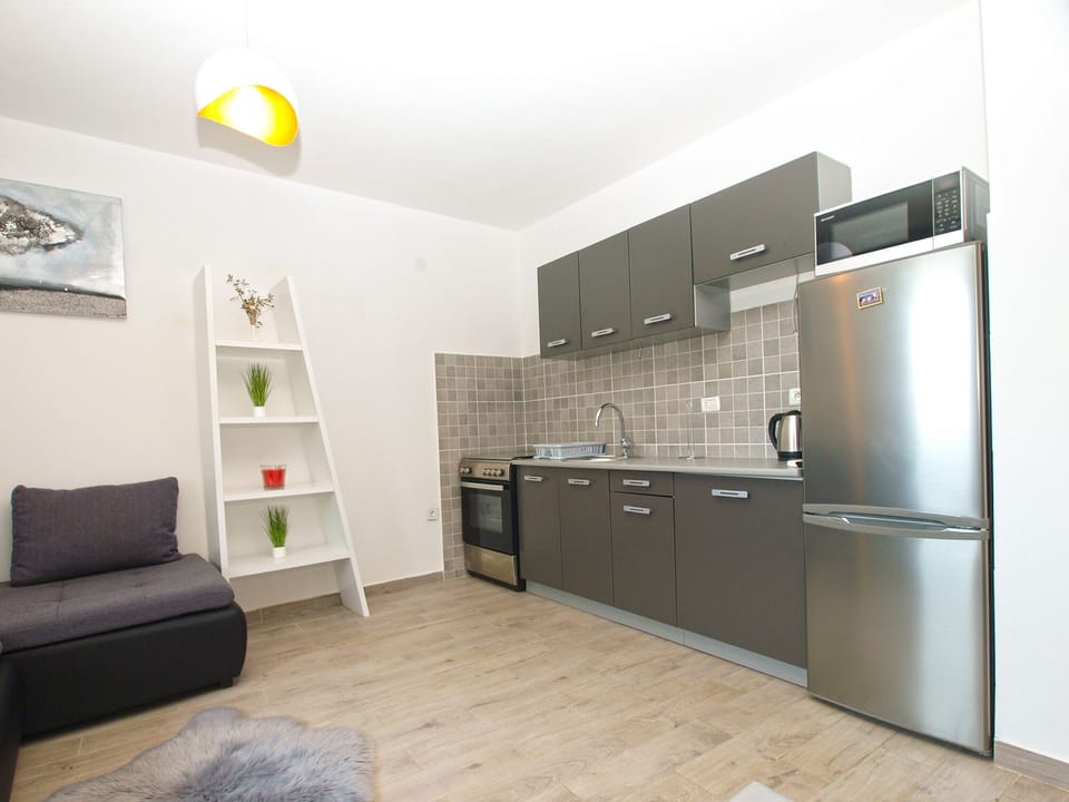 Standard House, 2 Bedrooms (21016) | Living area | TV