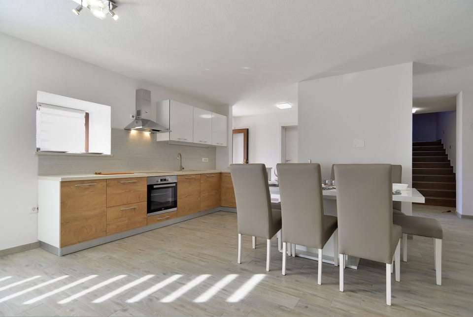 Standard House, 4 Bedrooms (21497) | Private kitchen | Fridge, oven, stovetop, dishwasher