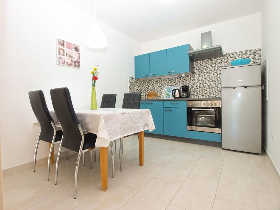 Standard Apartment, 1 Bedroom (21521) | In-room dining