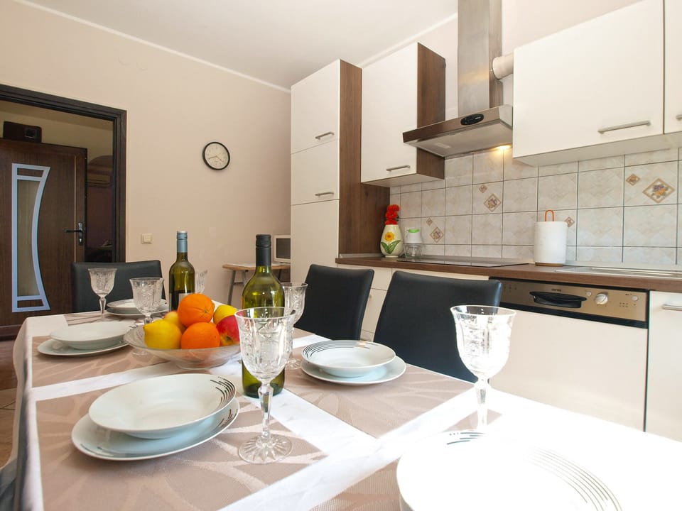 Standard Apartment, 2 Bedrooms (22077) | In-room dining