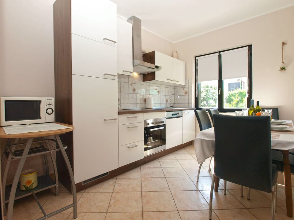 Standard Apartment, 2 Bedrooms (22077) | Private kitchen | Fridge, microwave, oven, stovetop