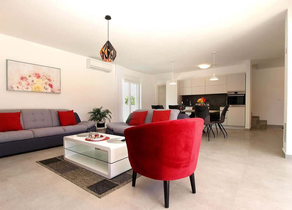Standard House, 3 Bedrooms (22912) | Living area | TV