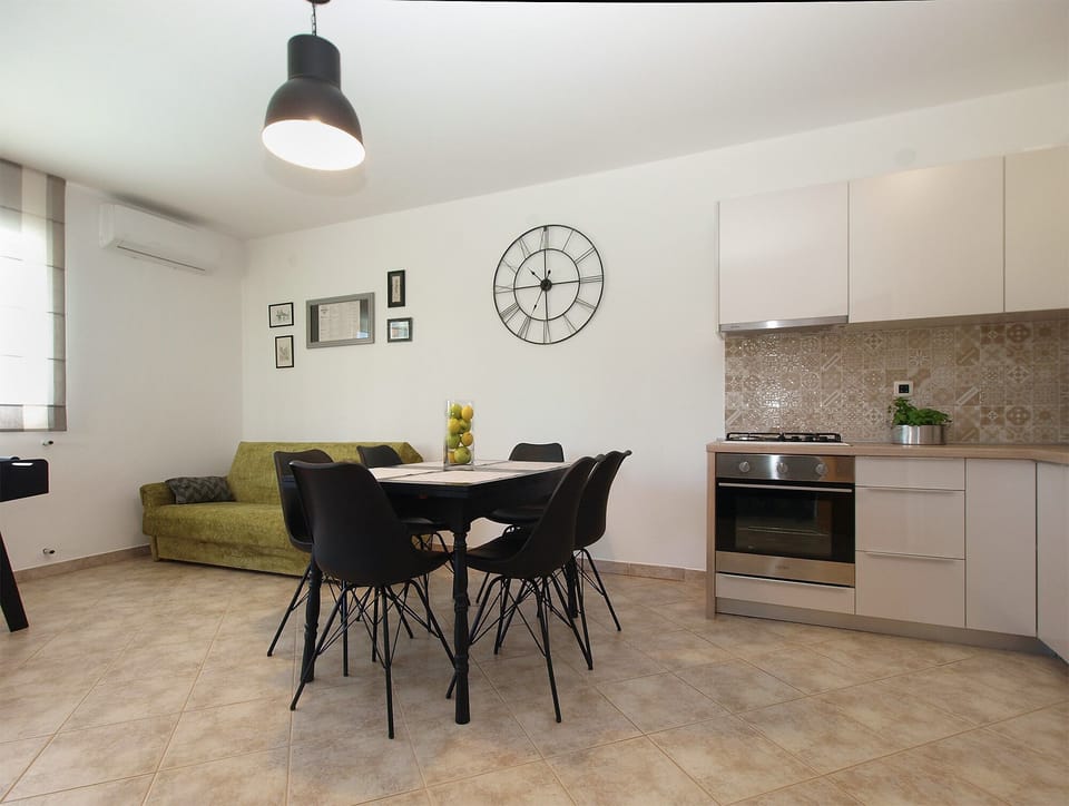 Standard Apartment, 2 Bedrooms (22922) | Private kitchen | Fridge, microwave, oven, stovetop