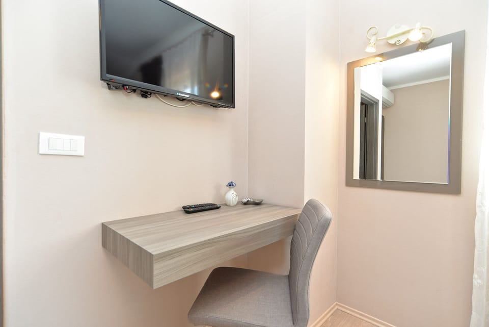 Standard House, 3 Bedrooms (23637) | Television