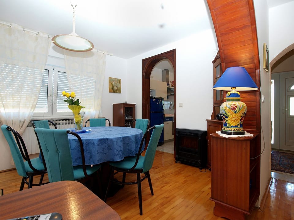Standard House, 3 Bedrooms (24436) | In-room dining