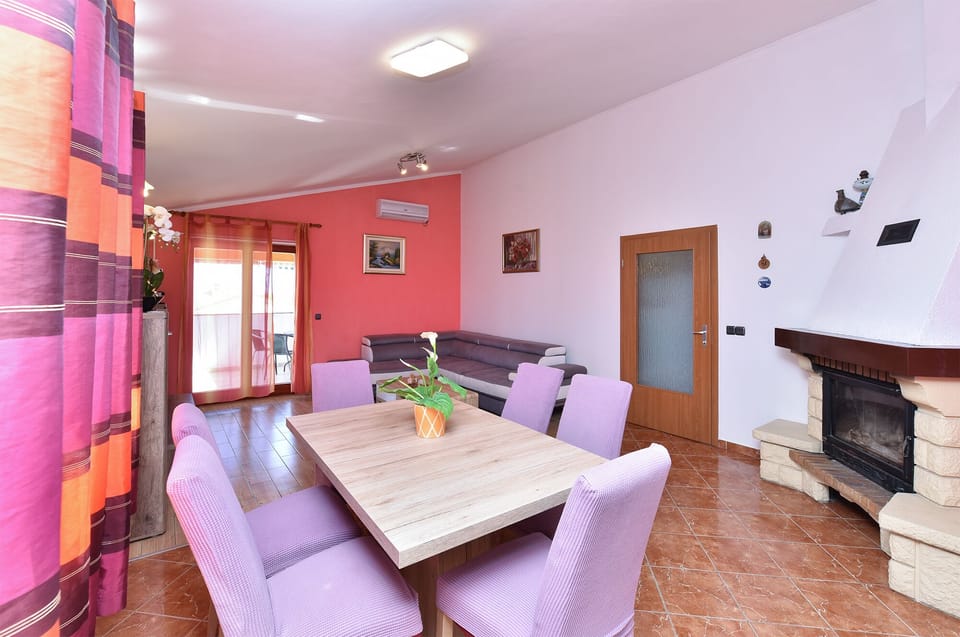Standard House, 6 Bedrooms (25323) | Living area | TV