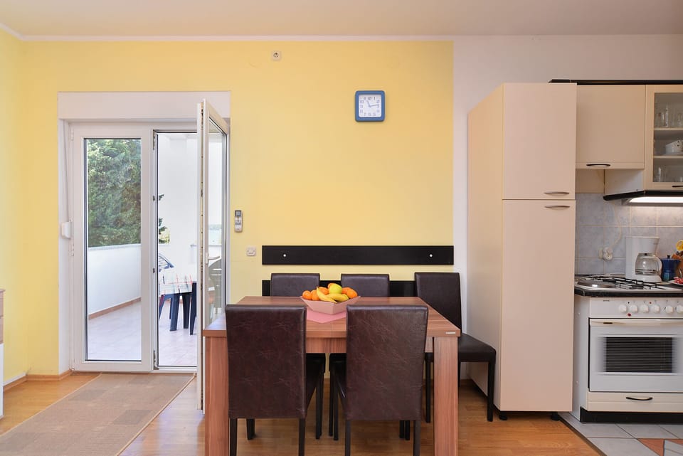 Standard Apartment, 2 Bedrooms (27029) | Private kitchen | Fridge, microwave, oven, stovetop