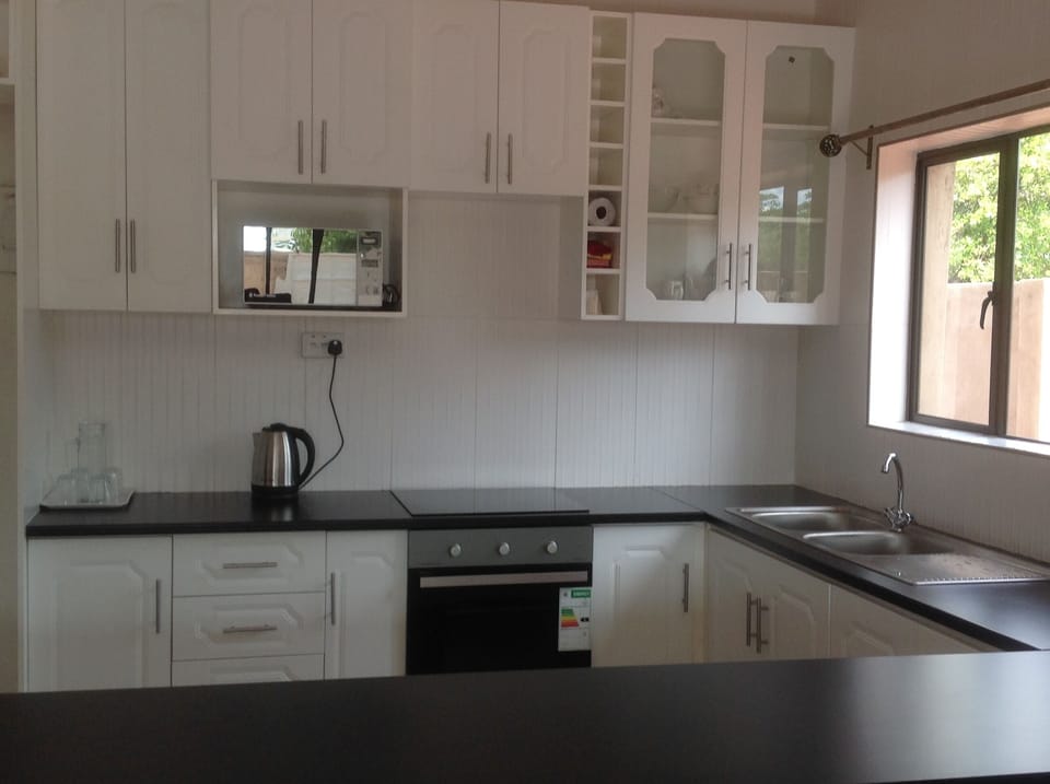 Double Room | Shared kitchen | Fridge, microwave, oven, stovetop