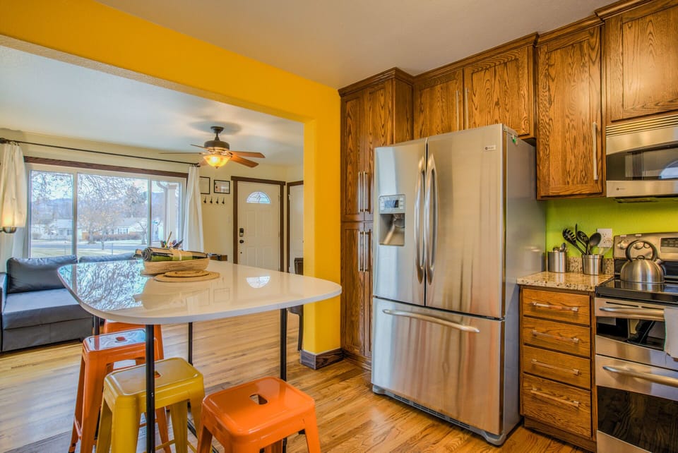 House (2 Bedrooms) | Private kitchen | Full-size fridge, oven, toaster, freezer