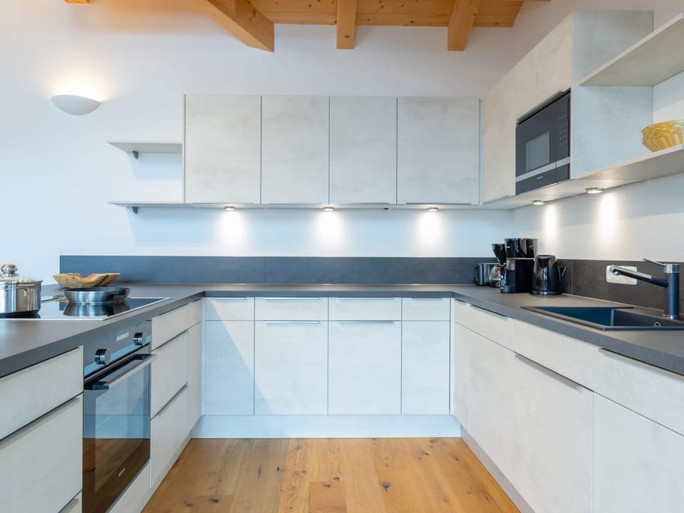 Chalet | Private kitchen | Electric kettle, highchair, cookware/dishes/utensils, dining tables