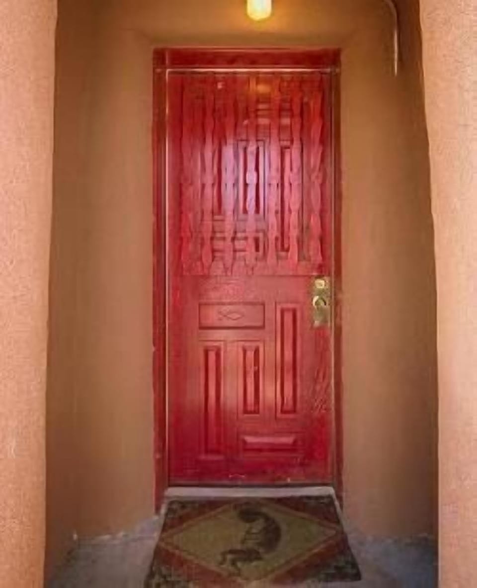 Red Door facing onto Guadalupe 