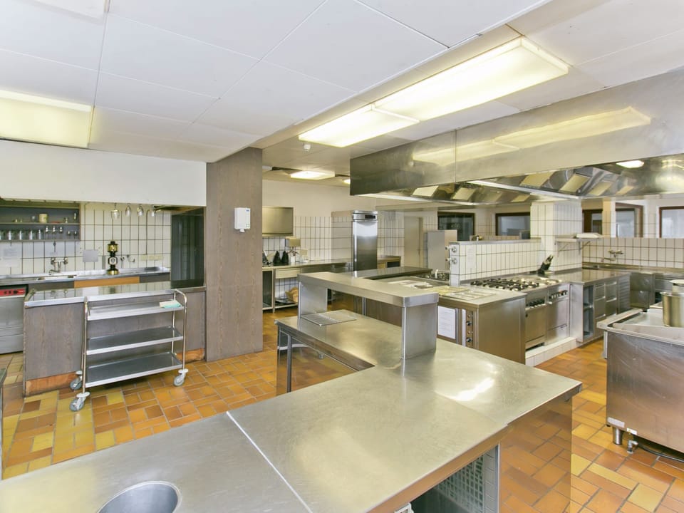 House | Private kitchen | Microwave, stovetop, dishwasher, highchair