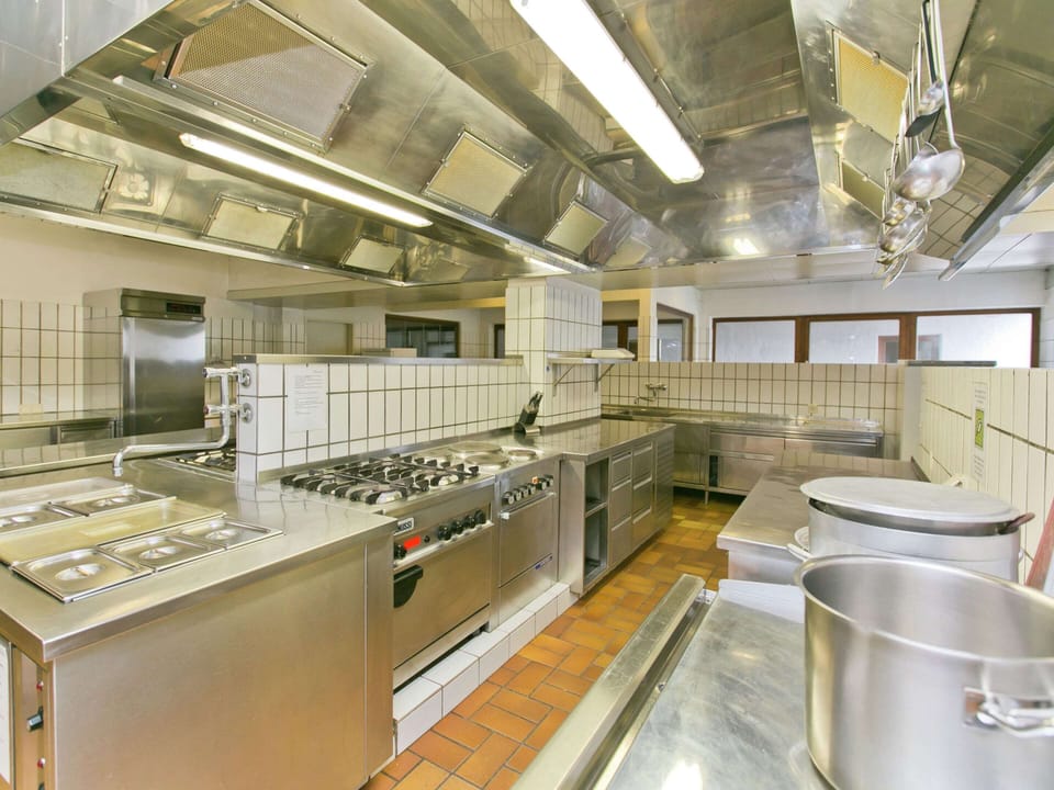 House | Private kitchen | Microwave, stovetop, dishwasher, highchair