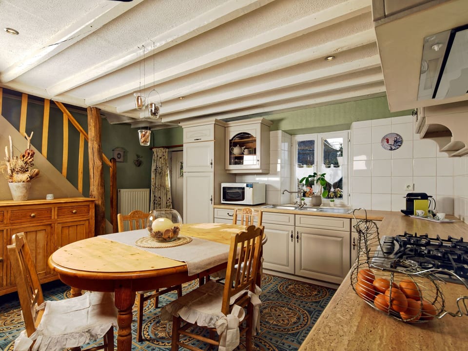 Cottage | Private kitchen | Highchair