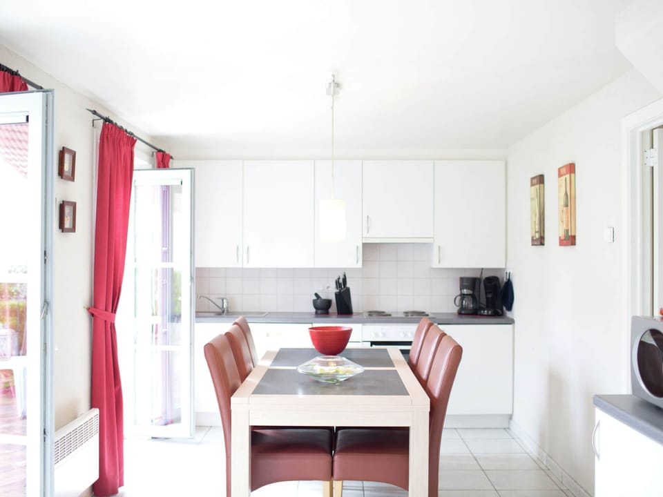 House | Private kitchen | Coffee/tea maker, highchair
