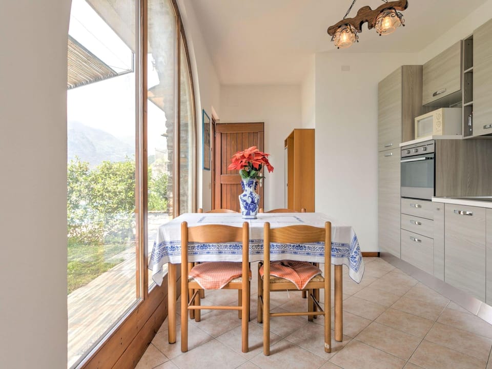 Apartment | Dining
