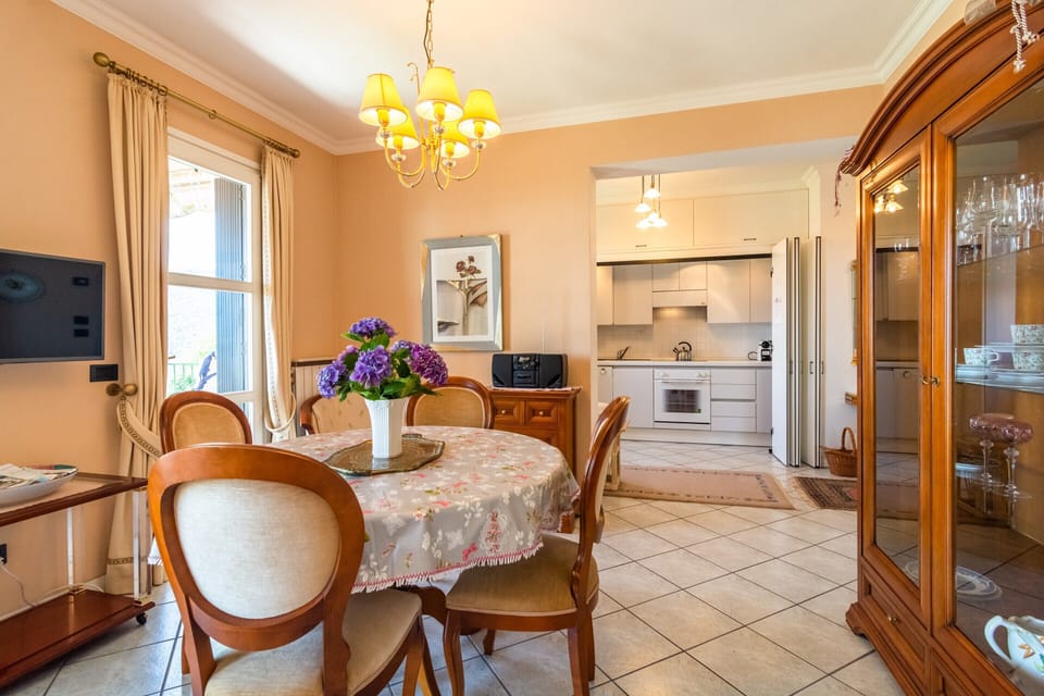 House | Dining