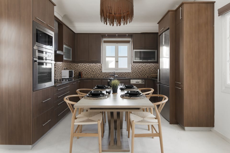 kitchen - indoor dining area