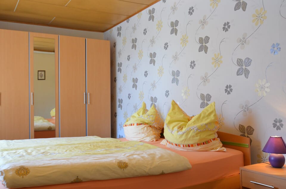 House | 1 bedroom, individually furnished, iron/ironing board, bed sheets