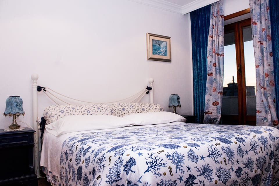 Basic Double Room, Shared Bathroom, Sea View | Free WiFi, bed sheets