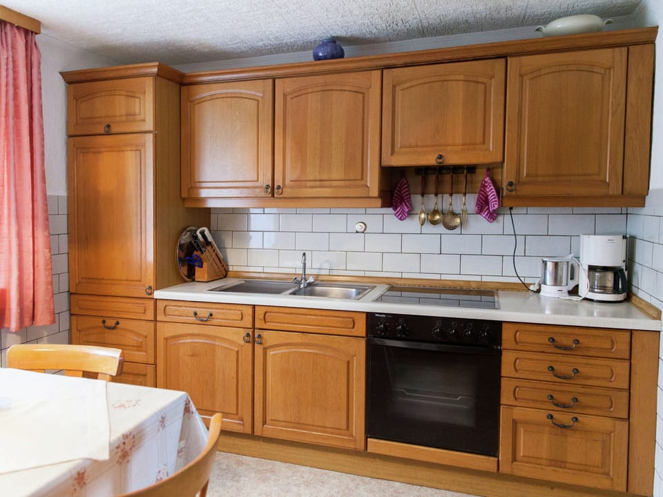 House | Private kitchen | Electric kettle, highchair
