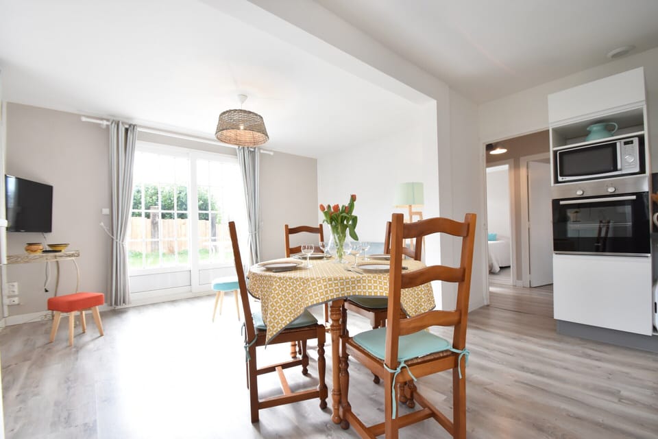 Cottage | Dining