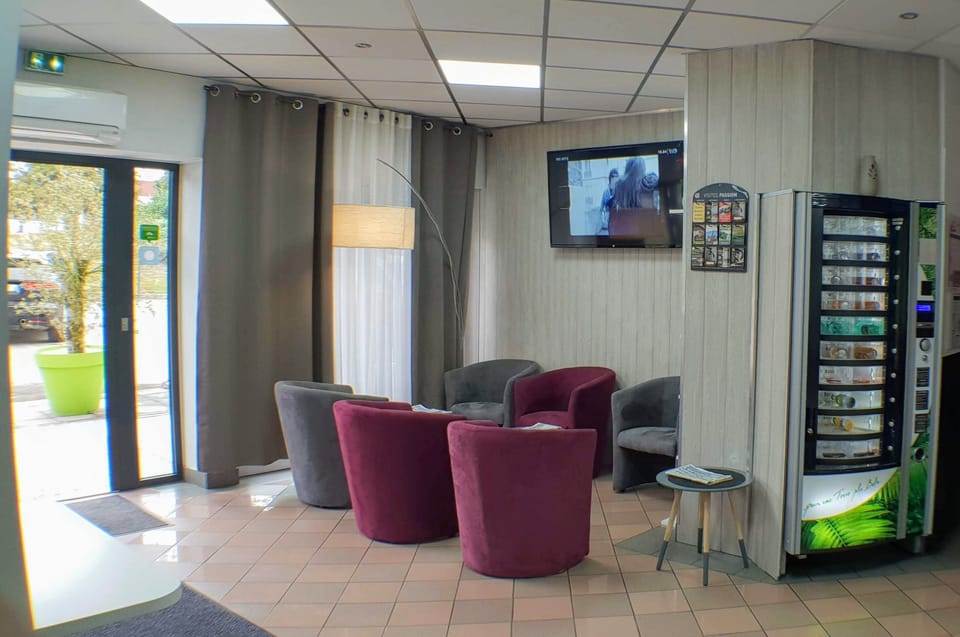 L'Hôtel Le Marais Romilly Sur Seine Centre Hotel in Grand Est