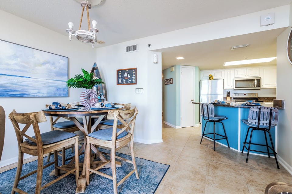 NEWLY FRESHLY PAINTED LIVING AREA PLUS UPDATED KITCHEN THAT SEATS 2 PEOPLE