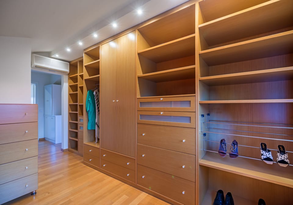 First floor: dressing room