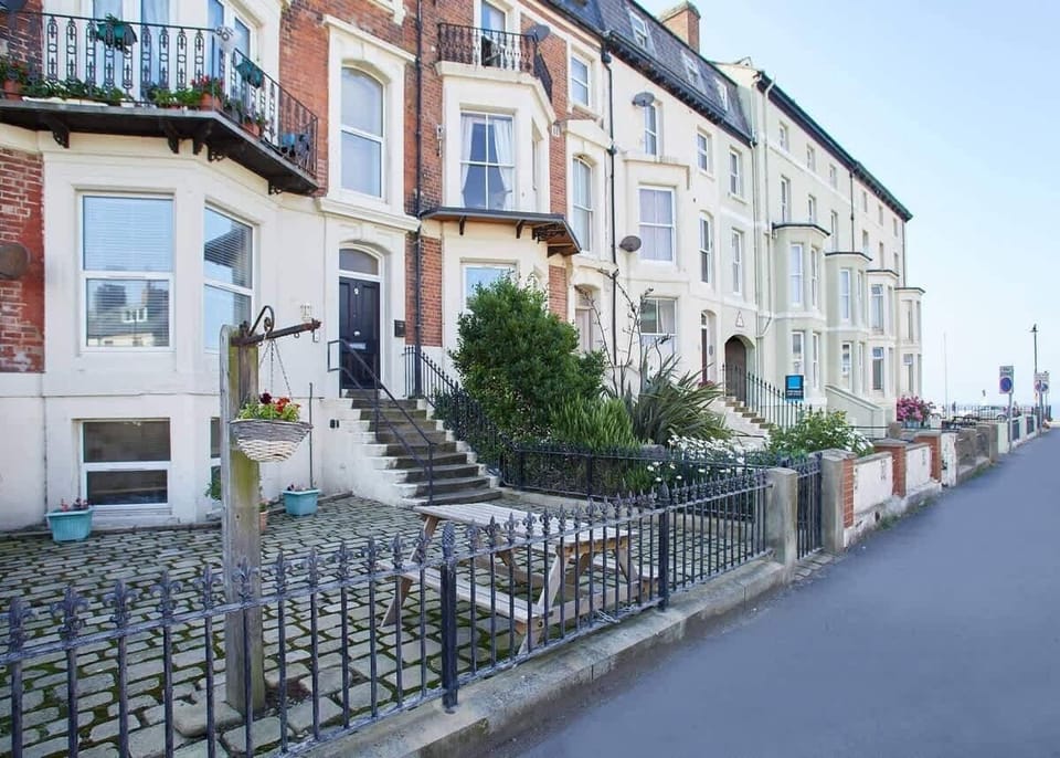 West Cliff View, Whitby - Host & Stay