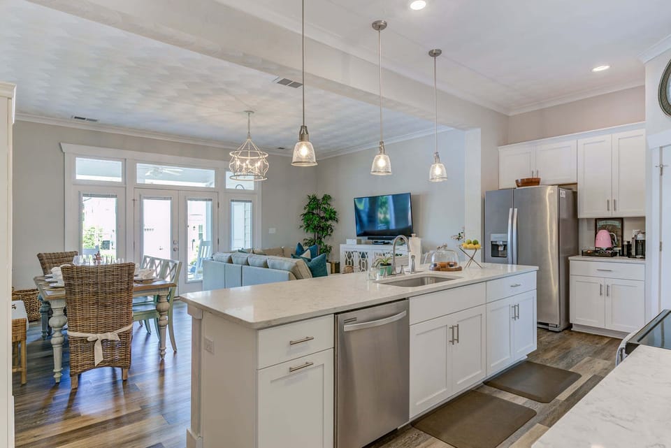 Open concept, fully stocked kitchen