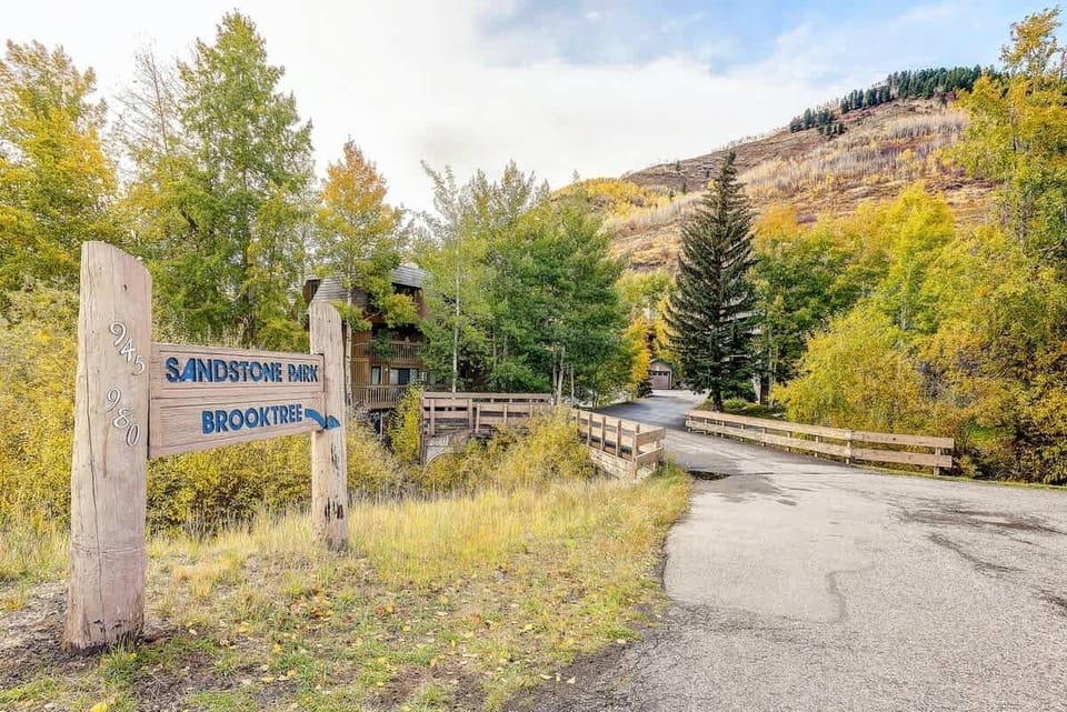 Brooktree Condo Neighborhood Entrance