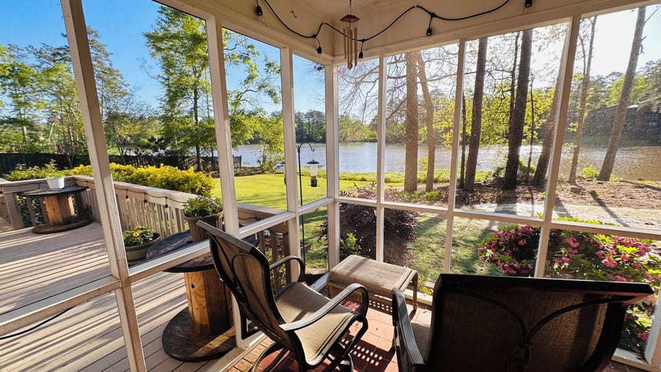 Lakefront Screened Porch