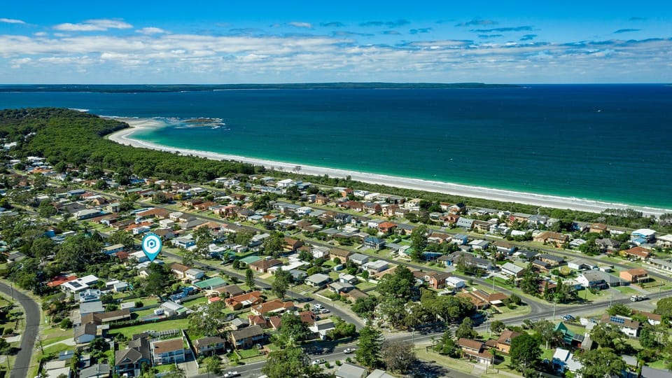 Amazing beach only a few minutes walk away, Close to local golf course