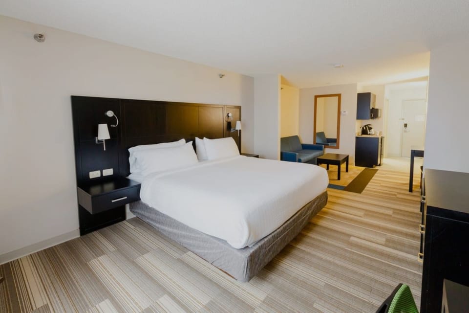 Suite, 1 King Bed with Sofa bed | Premium bedding, pillowtop beds, desk, laptop workspace