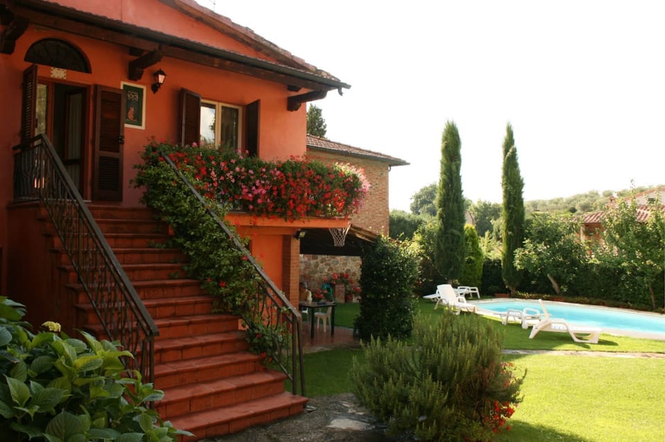 Plant, Building, Window, Sky, Stairs, House, Tree, Neighbourhood, Water, Cottage