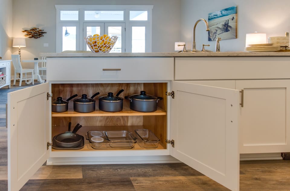 Pots, pans and dishes for cooking and baking.