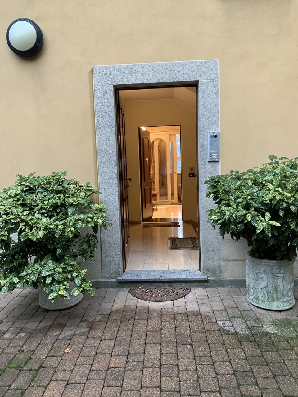 Entrance to the upper ground floor apartment from the backyard of the villa.