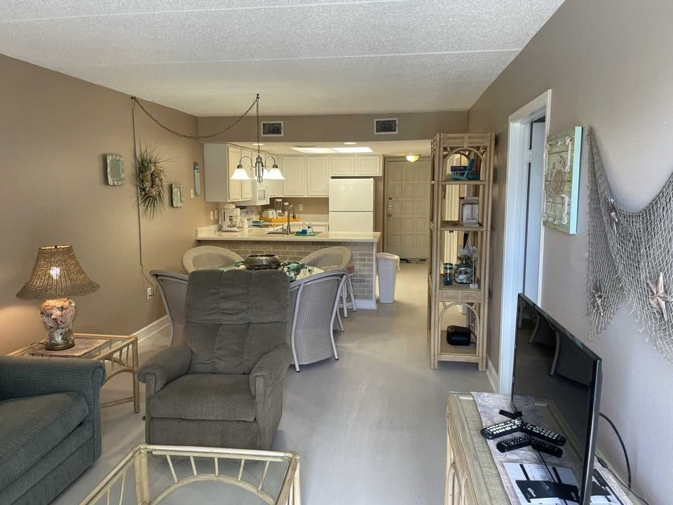 Room, Indoors, Chair, Furniture, Flooring