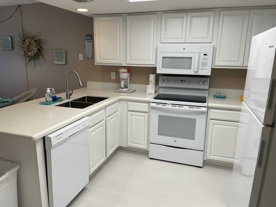 Room, Indoors, Oven, Microwave, Kitchen