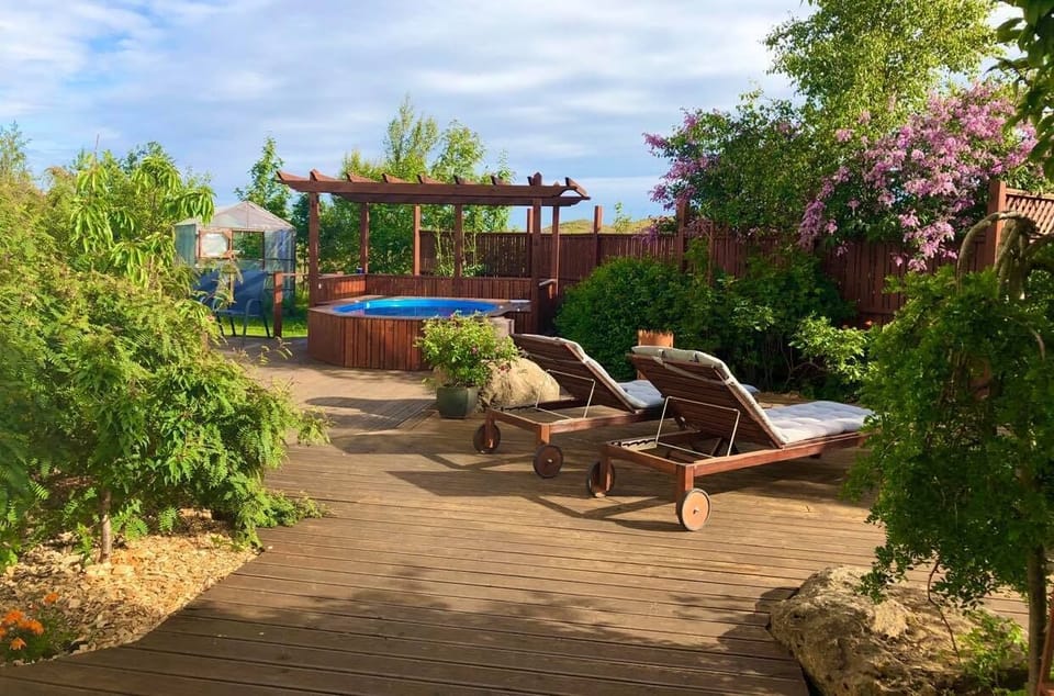 Outdoor spa tub