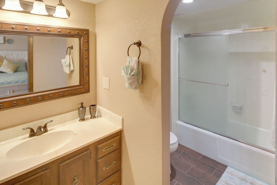 En-Suite Bathroom | Towels & Linens Provided